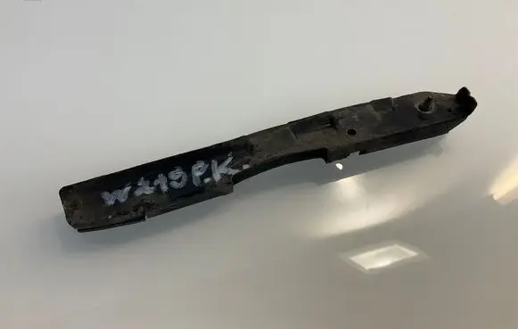 Mercedes-Benz CLS C219 Front bumper mounting bracket A2198800214 2198800214