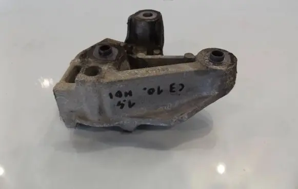 Citroen C3 Gearbox mounting bracket
