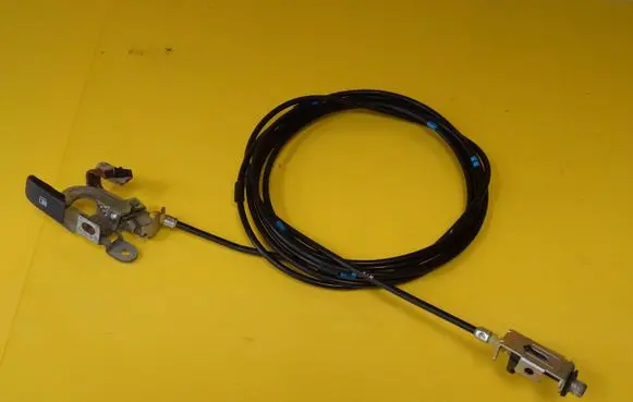 Mazda 5 Fuel cap flap release cable 