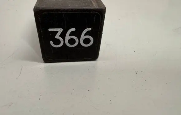 Audi A6 S6 C4 4A Hazard warning light relay 4A0907413B 5DA00748700
