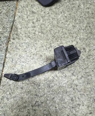 BMW 5 E60 E61 Front door check strap stopper 7176804