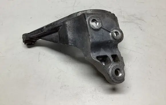 Volkswagen Touareg II Power steering pump mounting bracket 059145167AM