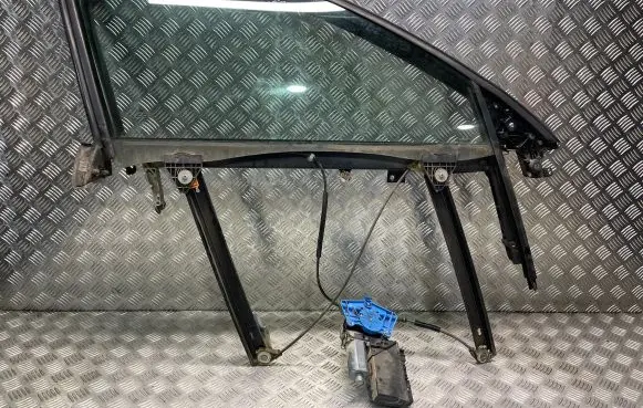 Audi A4 S4 B7 8E 8H Front door manual window regulator 