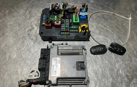 Peugeot 508 Engine ECU kit and lock set 9664992380 BSIQ05 9678615580