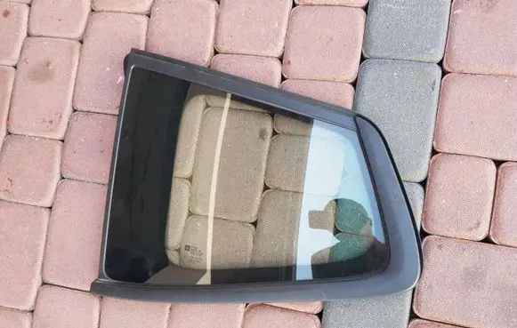 Opel Zafira C Rear side window 12841833