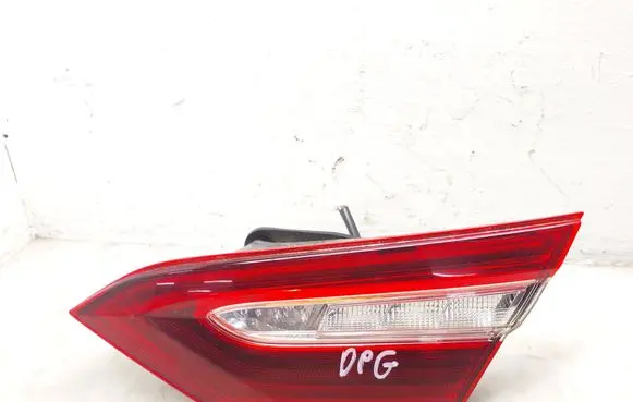 Toyota Camry VIII XV70 Tailgate rear/tail lights