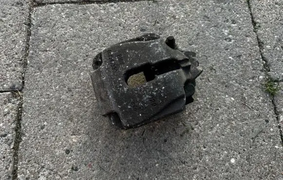 Front brake caliper