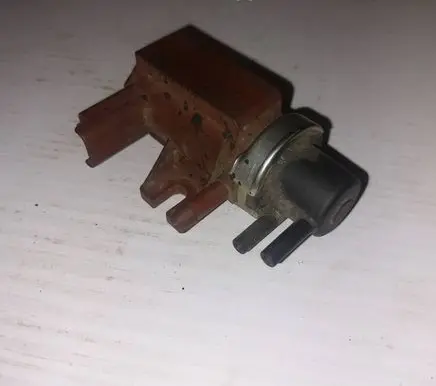 Volvo S40 Turbo solenoid valve 96525701
