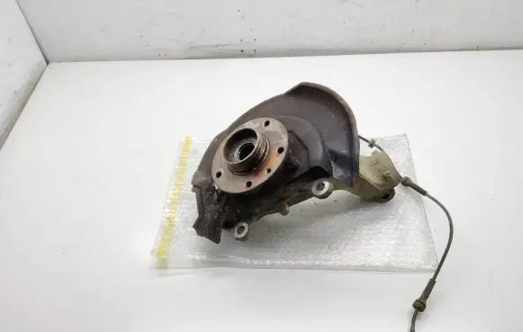Nissan Qashqai Front wheel hub spindle knuckle