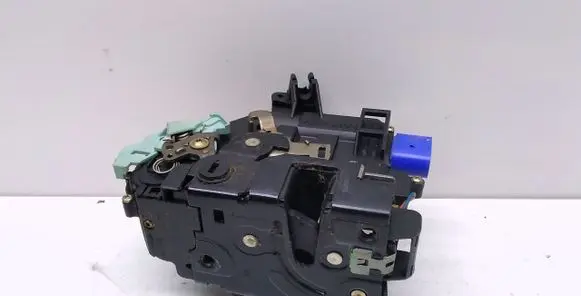 Volkswagen Golf V Rear door lock 7L0839015 FRCM7L0839015