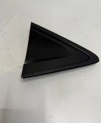Rear fender molding trim