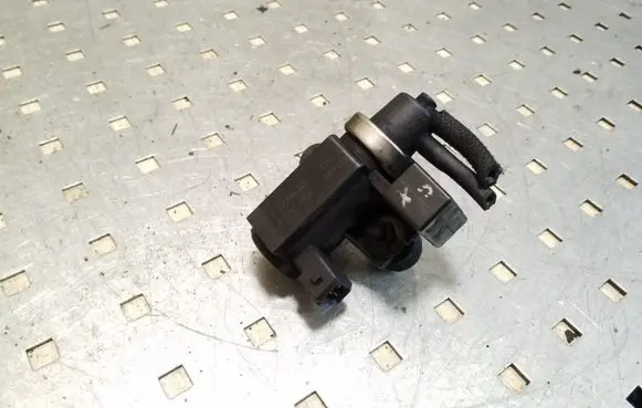 BMW X5 E53 Turbo solenoid valve 72279600 2247906
