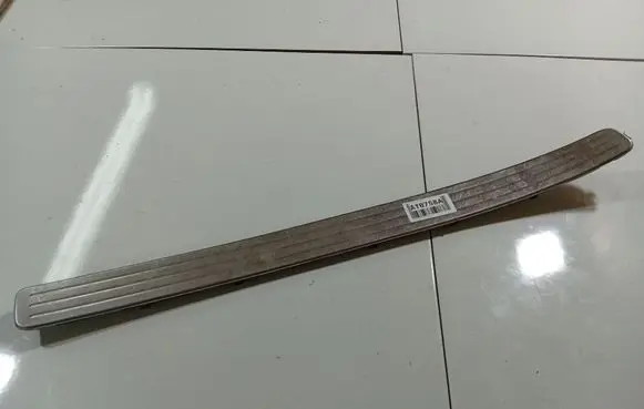 Front sill trim cover