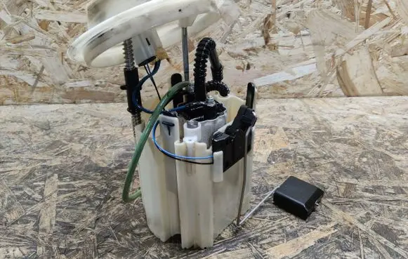 Mercedes-Benz C AMG W204 In-tank fuel pump A2044701294