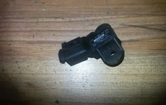 Volkswagen Polo Air pressure sensor 0261230095 03c906051