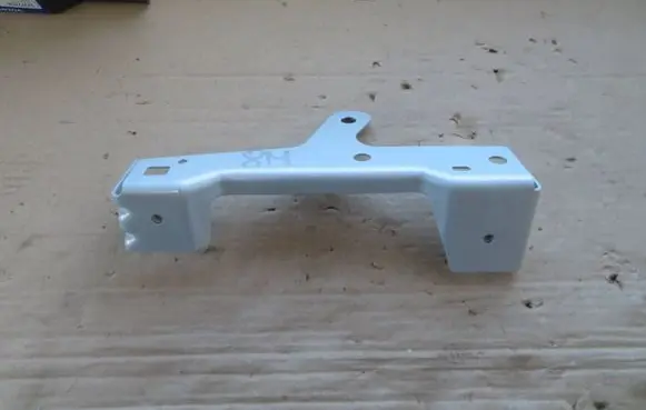 Volvo XC40 Fender mounting bracket 31469383