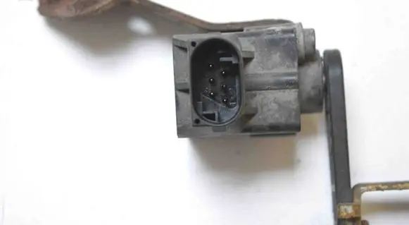 BMW Z4 E89 Rear air suspension level height sensor 6784695