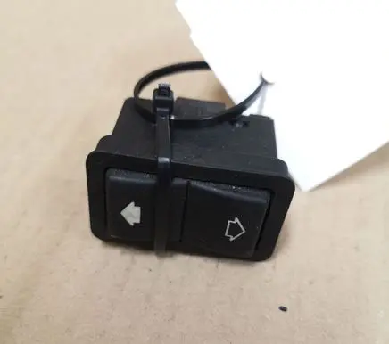 BMW 5 E39 Electric window control switch 8368974