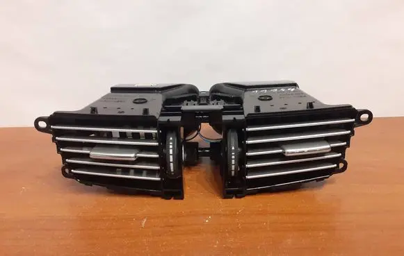 Mercedes-Benz E W212 Dashboard center trim panel A2128302554 06825002