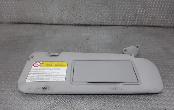 Mitsubishi Grandis Sun visor