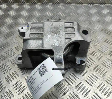 Volvo XC40 Engine mount bracket 32139920