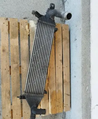 Nissan Qashqai Intercooler radiator Y8396002 Y8306002