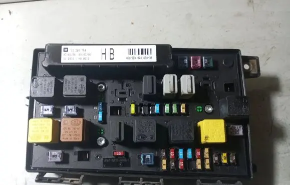 Opel Zafira B Fuse module 13206754 5DK00866838