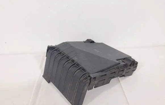 Volkswagen Golf V Fuse box cover 1K0937132