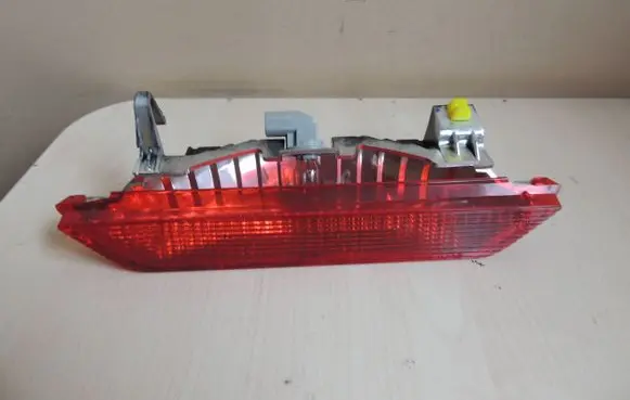 Toyota Yaris Third/center stoplight