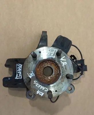KIA Carens III Front wheel hub 6751