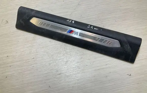 BMW 1 F40 Rear sill trim cover 7469183 2570KHB 5147