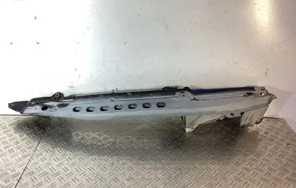 Porsche Cayenne (9PA) Fender mounting bracket 7L5805175A