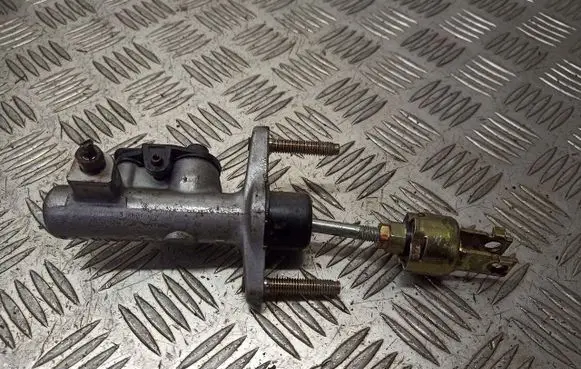 Toyota Yaris Clutch slave cylinder 