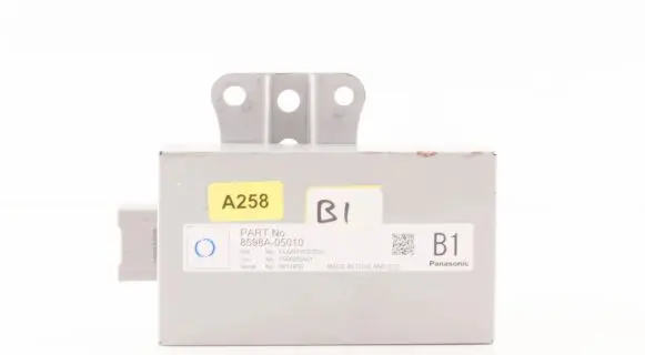 Toyota Avensis T270 Door control unit/module 8598A05010 8598A-05010
