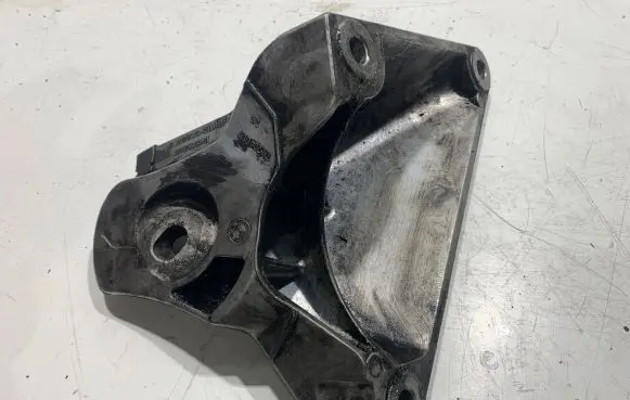 BMW 5 E60 E61 Engine mounting bracket 6769153 EN1706AC40000