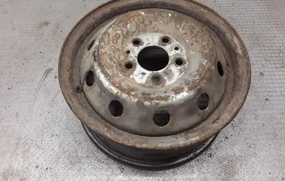 Iveco Daily 30.8 - 9 R15 steel rim 