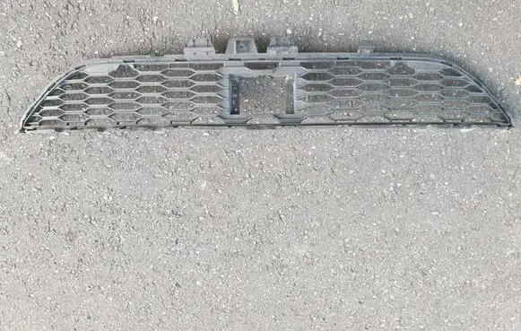 Dacia Sandero Front bumper lower grill 622543243R
