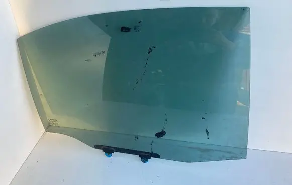 Toyota Avensis T220 Rear door window glass