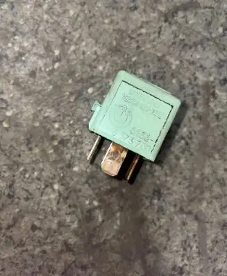 BMW 5 E39 Other relay 8373700