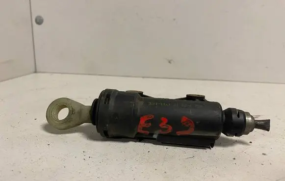 BMW 5 E39 Clutch master cylinder 6758822 21526758822