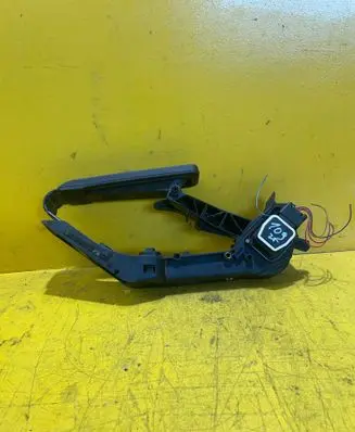 Mercedes-Benz E W211 Accelerator throttle pedal A2113000504