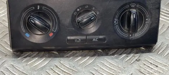 Skoda Praktik (5J8) Climate control unit 5J0820045C X8047001 901516720000