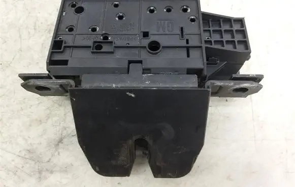 Opel Signum Tailgate/trunk/boot lock/catch/latch 24441401