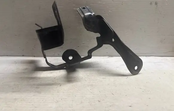 Volvo V70 Power steering pump mounting bracket 31317375