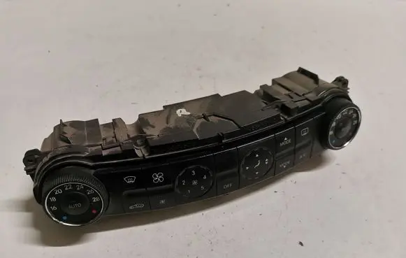 Mercedes-Benz E W211 Climate control unit 2118300490