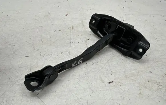 Nissan Qashqai J12 Rear door check strap stopper