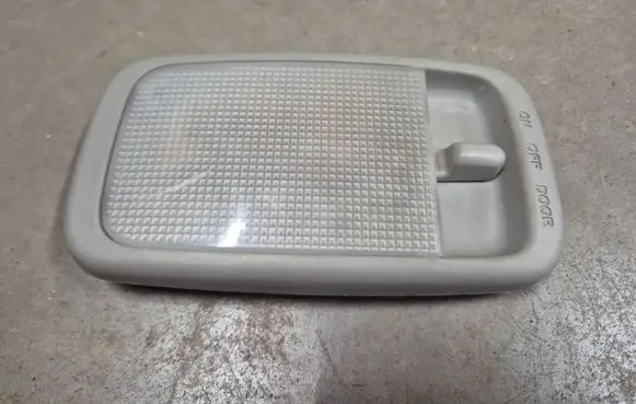 Toyota Hilux (AN10, AN20, AN30) Rear seat light