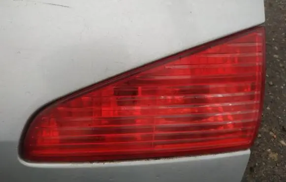 Peugeot 607 Tailgate rear/tail lights