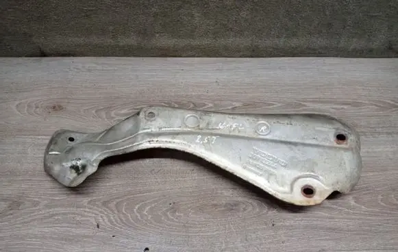 Exhaust heat shield