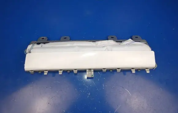 Mercedes-Benz CLA C117 X117 W117 Knee airbag A1768600402 617378000E 3AM9T1063